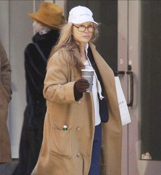 You are currently viewing Faye Dunaway: The Iconic 1970s Star at 83