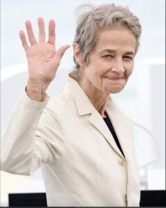 Read more about the article Charlotte Rampling, 78, Stuns with Natural Beauty — No Plastic Surgery, Just Grace and Self-Acceptance