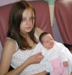 Read more about the article Tressa Middleton: The Heartbreaking Journey of Britain’s Youngest Mom — and Where She Is Today