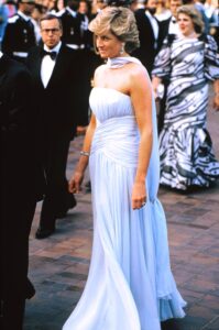 Read more about the article The Hidden Meaning Behind Princess Diana’s Cannes Gown — A Heartfelt Farewell to Grace Kelly