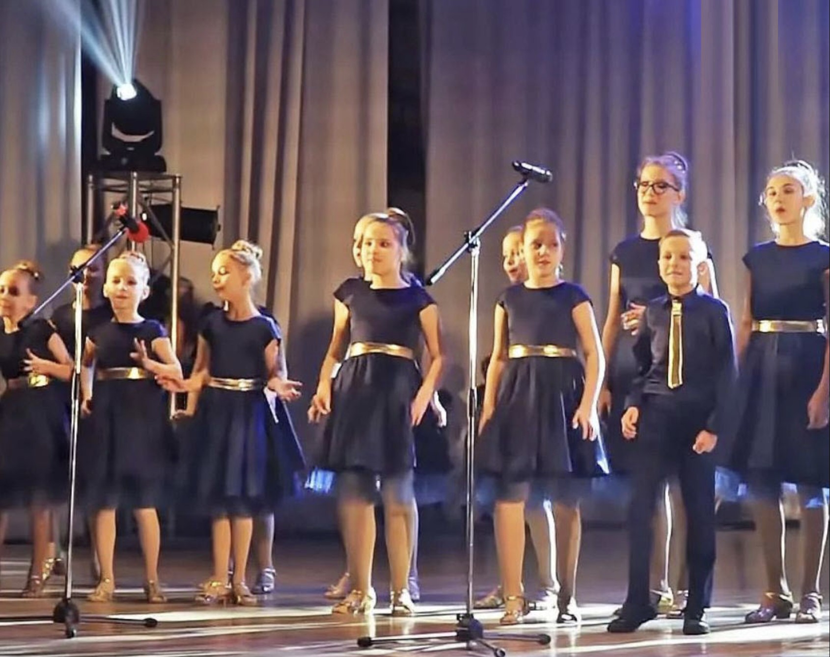 Read more about the article Ukraine’s Refugee Kids Choir Delivers Viral Coldplay Cover That Moves Millions to Tears