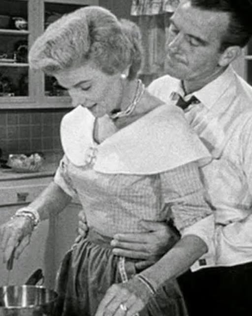 You are currently viewing Leave It to Blooper: Hilarious Mistakes and Secrets Behind ‘Leave It to Beaver’
