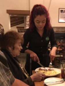 Read more about the article 79-Year-Old Mom Chooses a Comfy Corner Seat at Olive Garden – Then Something Incredible Happens