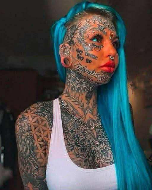 You are currently viewing Amber’s Transformation: Embracing Self-Acceptance and Defying Societal Norms