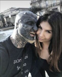 Read more about the article 35-Year-Old Transforms Himself Into “Black Alien”