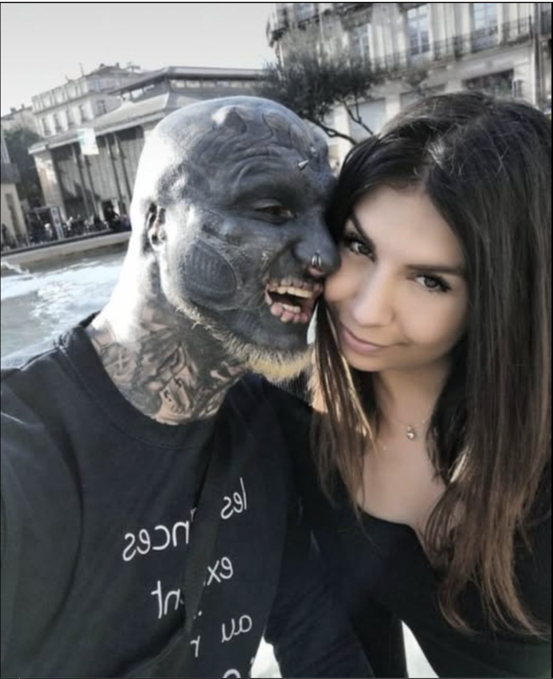 You are currently viewing 35-Year-Old Transforms Himself Into “Black Alien”