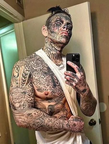 You are currently viewing Man Spends $70k to Tattoo His Entire Body and Eyeballs