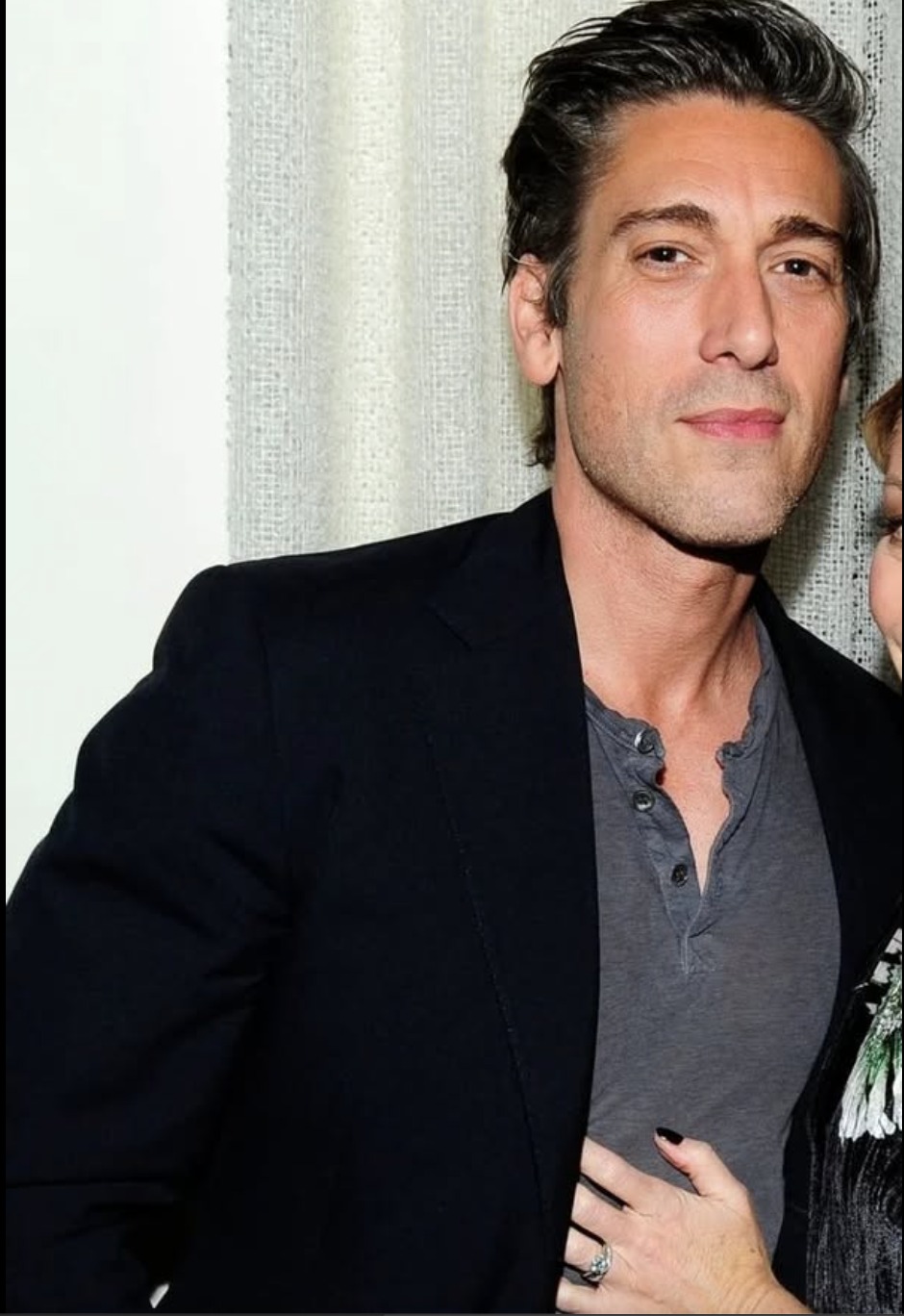 Read more about the article Who Is David Muir’s Partner? A Look into His Relationships and Private Life