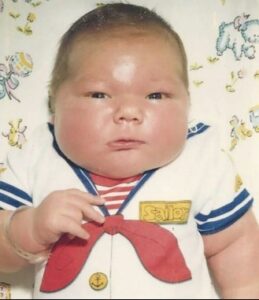 Read more about the article 16-Pound Baby Grows Up to Be a Giant – Still Famous for His Size
