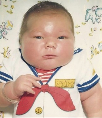You are currently viewing 16-Pound Baby Grows Up to Be a Giant – Still Famous for His Size
