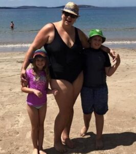 Read more about the article Mother’s Powerful Message About Body Positivity Goes Viral After Family Beach Day