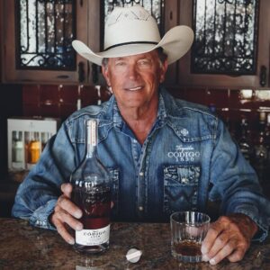 Read more about the article George Strait: A Toast to Country Music and Life with Código