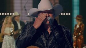 Read more about the article Alan Jackson’s Heartfelt Tribute at the CMA Awards: A Legacy Immortalized