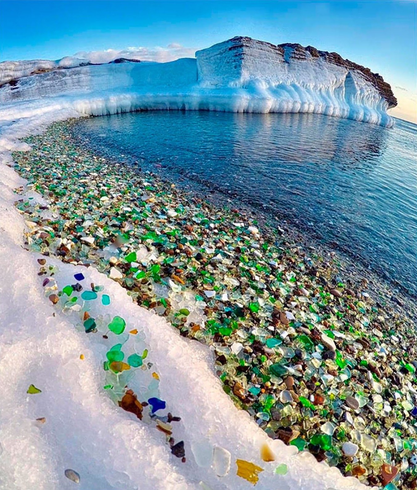 You are currently viewing The Unforgettable Beauty of Ussuri Bay’s Glass Beach