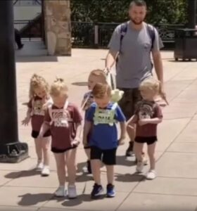 Read more about the article Dad Faces Criticism for Using Leashes on His Quintuplets, But Is It Really That Bad?