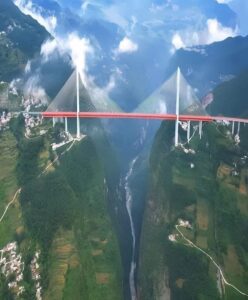 Read more about the article The World’s Highest Bridge: Beipanjiang Bridge Soars 565 Meters Above a River Valley