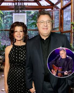 Read more about the article The Timeless Love Story in Vince Gill’s “Look At Us”