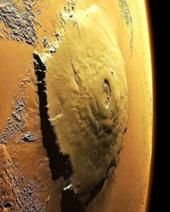 Read more about the article Olympus Mons on Mars: The Colossal Volcano Three Times Taller Than Everest