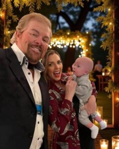 Read more about the article Toby Keith’s “Heart to Heart”: A Tribute to Chosen Family and Unconditional Love
