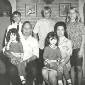 Read more about the article Loretta Lynn’s Legacy: A Mother’s Unconditional Love and Family Bond