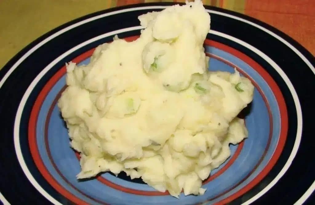 You are currently viewing The Real Reason You Should Never Boil Mashed Potatoes in Water