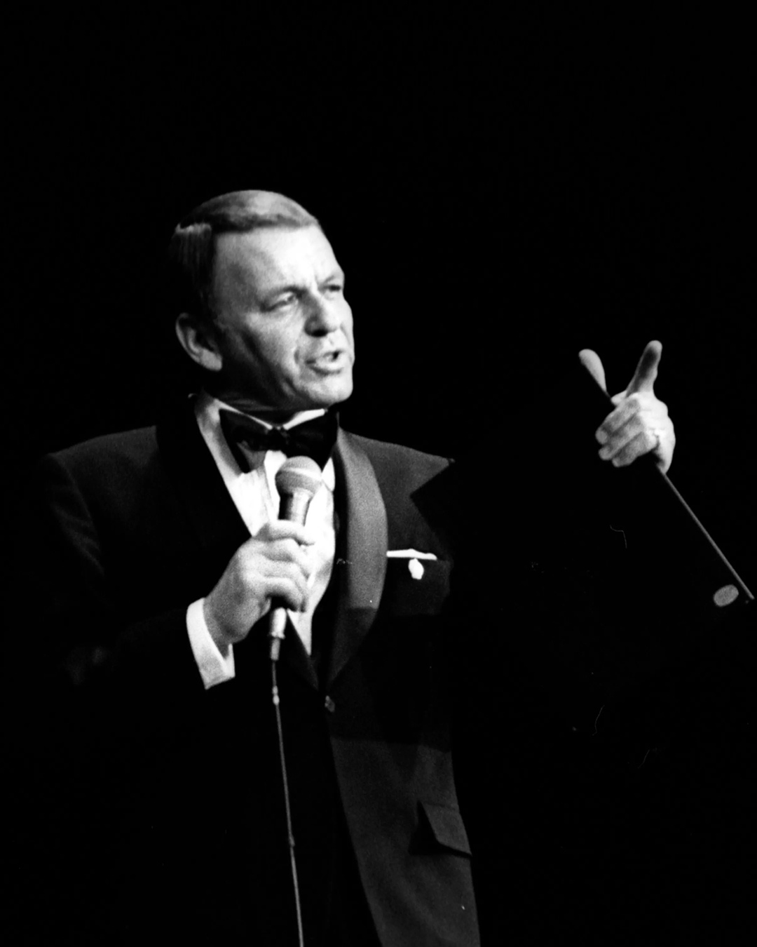 You are currently viewing Frank Sinatra Stops the Music: A Legendary Story of Compassion