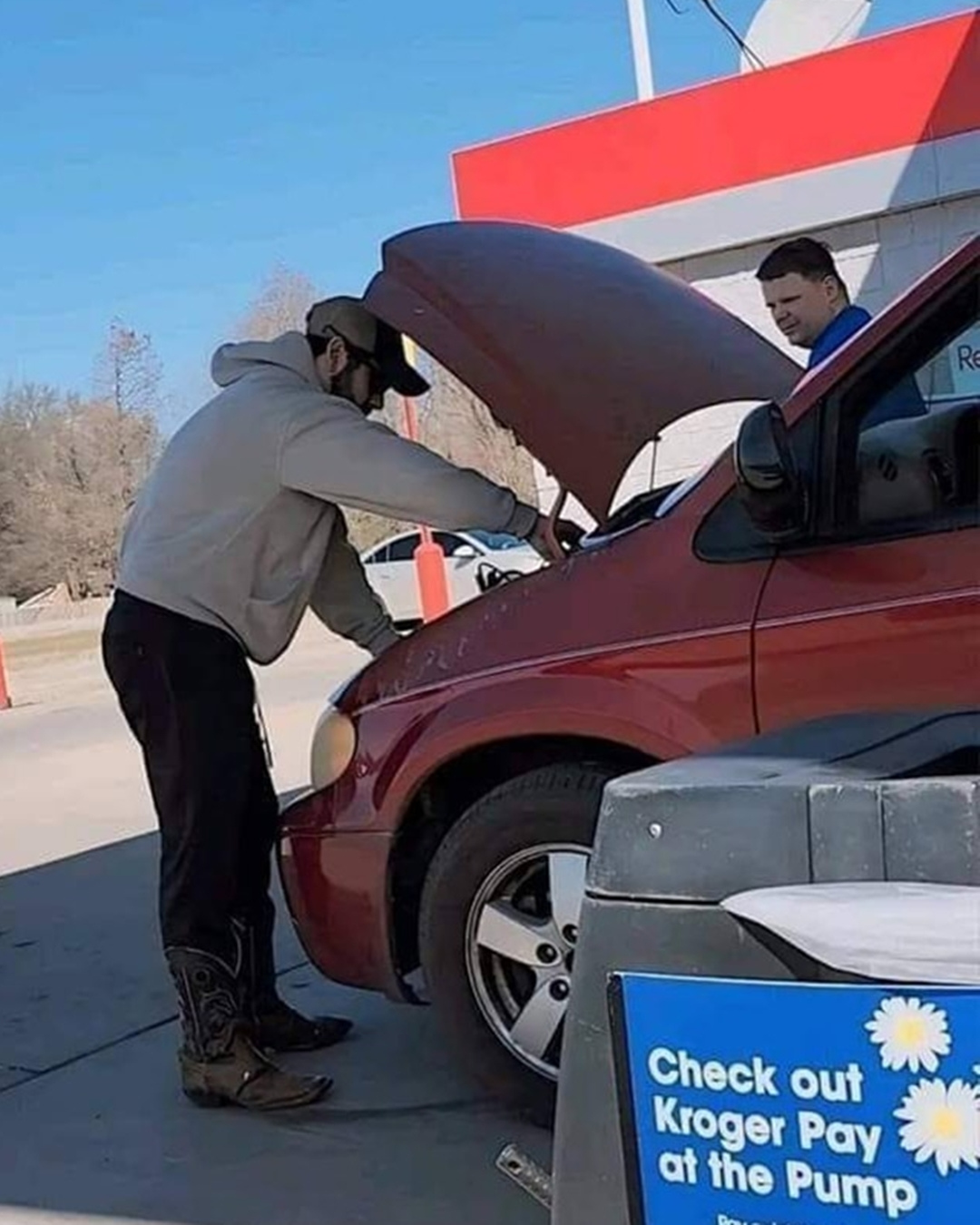 You are currently viewing You’re Never Too Important to Be Nice”: A Gas Station Story That Restores Faith