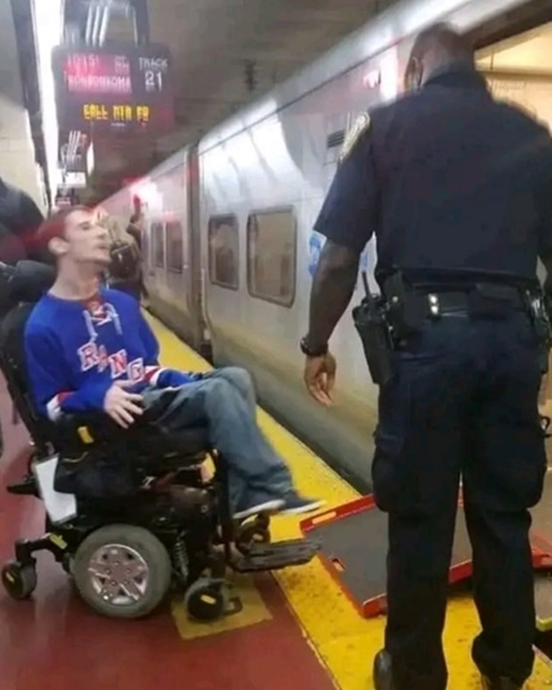 You are currently viewing Sometimes Angels Wear Blue: An Officer’s Kindness Shines in Penn Station