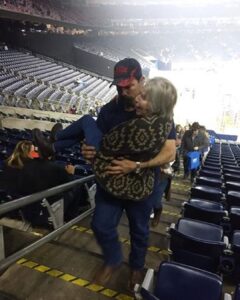 Read more about the article My Husband Carried a Stranger: A Powerful Moment of Kindness