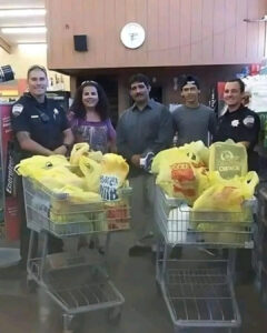 Read more about the article Community Comes Together: Police Called on Tamale Vendor, Get Amazing Response