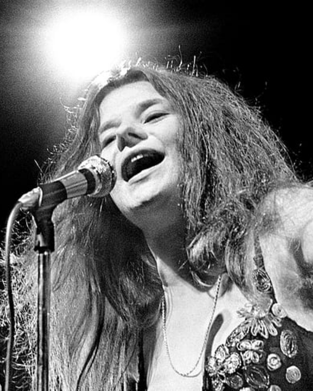 You are currently viewing The Real Janis Joplin: The Painful Truth Behind Her Iconic Voice