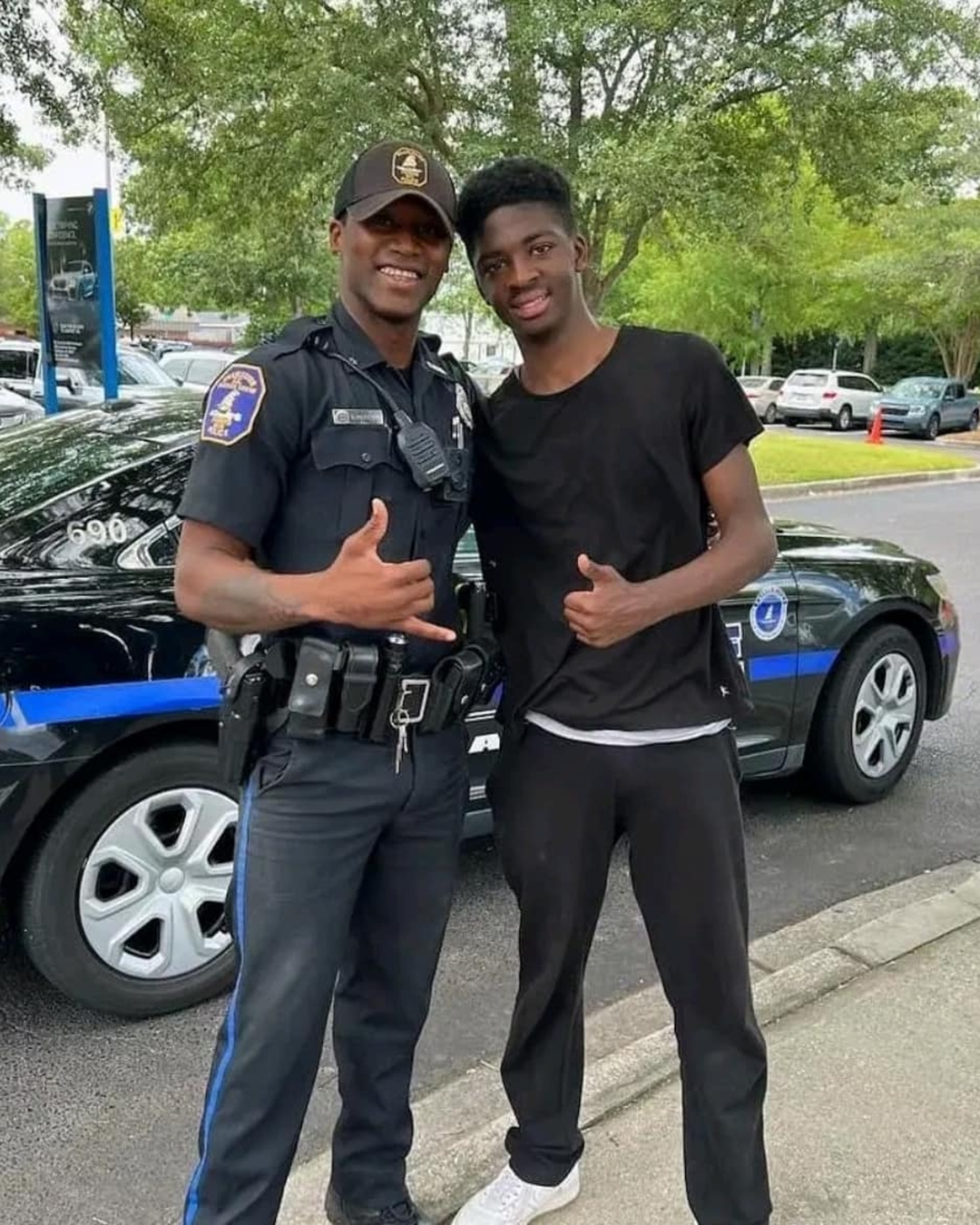 You are currently viewing An Officer’s Graduation Kindness: The Ride That Changed Everything