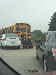 You are currently viewing An Officer’s Simple Act of Kindness Restores Faith on a School Morning