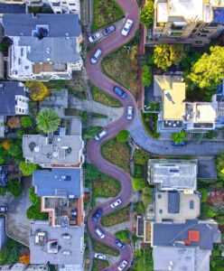Read more about the article Lombard Street, San Francisco: The Crooked Beauty of the City by the Bay