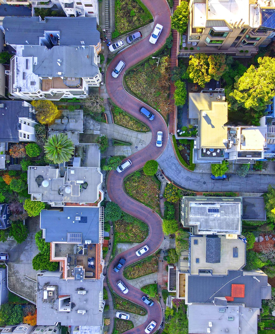 You are currently viewing Lombard Street, San Francisco: The Crooked Beauty of the City by the Bay