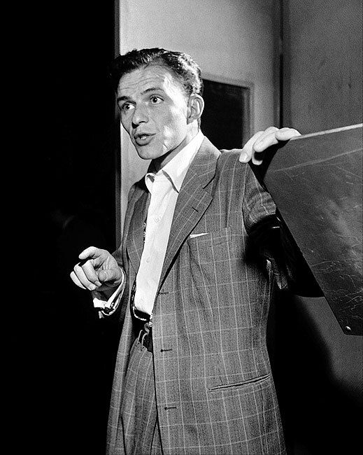 You are currently viewing Frank Sinatra’s Most Vulnerable Moment: The Night He Forgot the Words