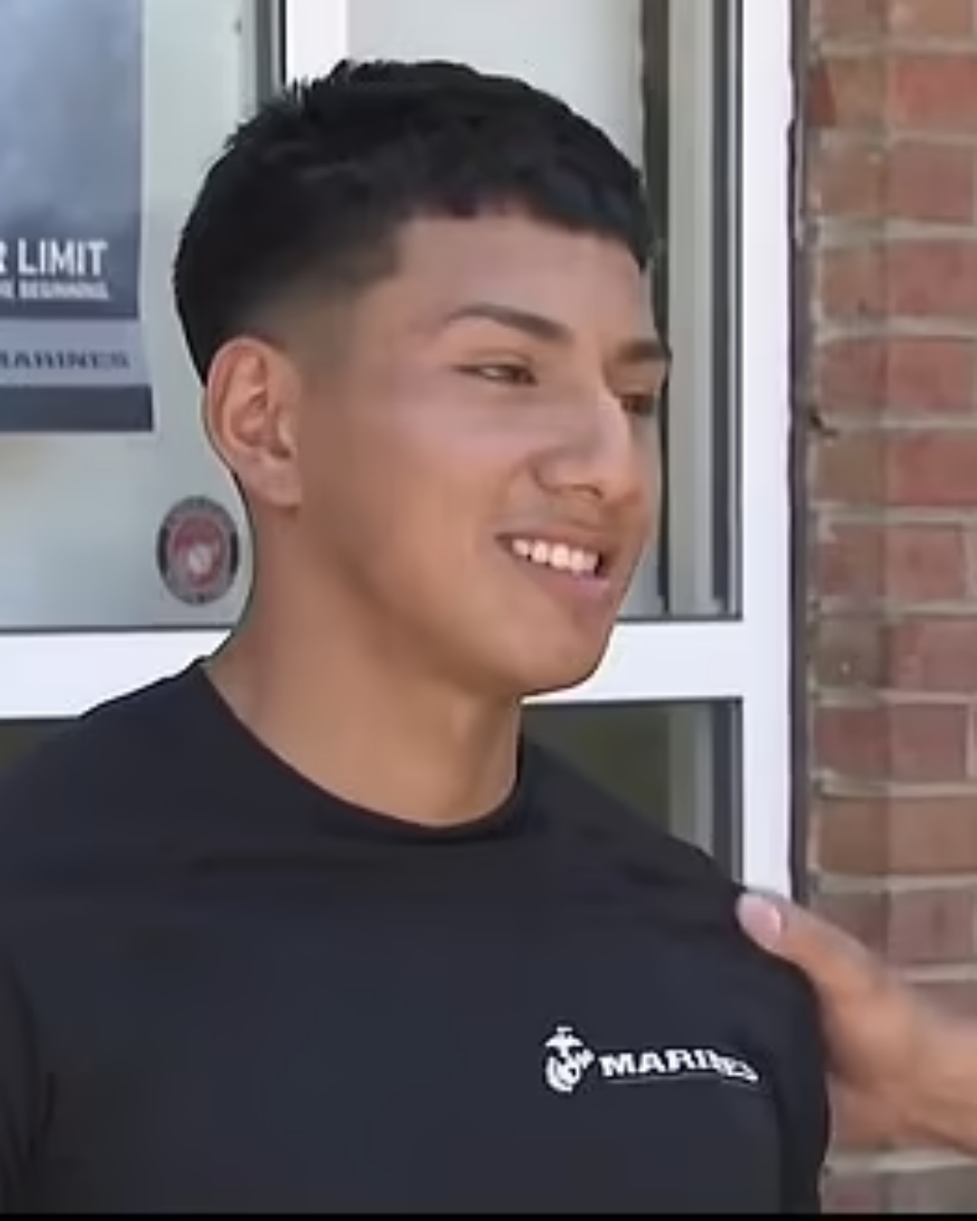 You are currently viewing A Teen’s Heroic Dive: How a 17-Year-Old Saved His Classmate from a Sinking Car