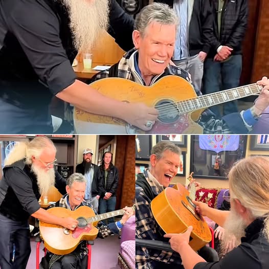 Read more about the article A Simple Gesture From Jamey Johnson Reveals a Rarely Seen Side of Randy Travis