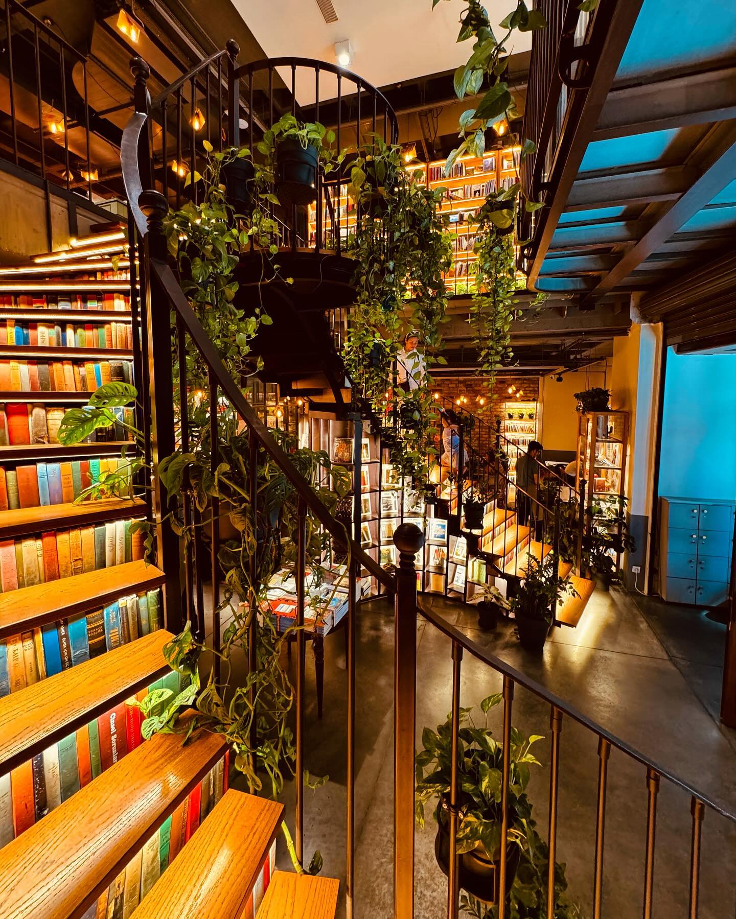 You are currently viewing The World’s 10 Best Book Cafés for 2025: More Than Just Coffee