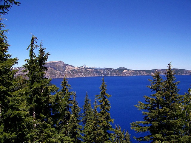 You are currently viewing “Crater Lake National Park: America’s Deepest, Bluest Secret” 🌊