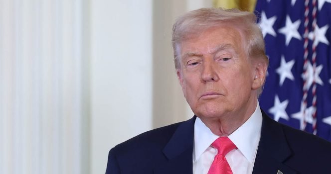 You are currently viewing Trump accused of using autopen for latest pardons despite mocking Biden for doing it